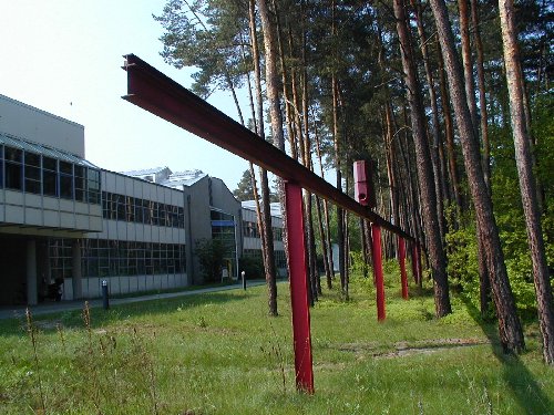 'Fokussierendes Mitteilungsgerät' von Bogomir Ecker